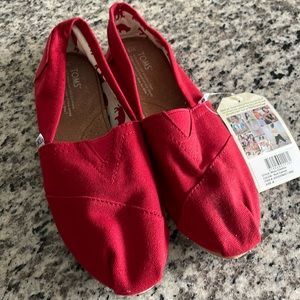 NWT - Tom’s | SHOES | Size 9 | Red